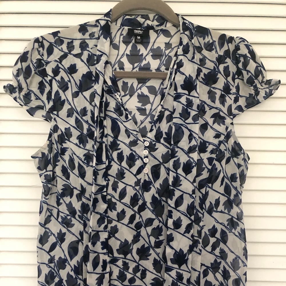 Missimo V neck blouse with 4 buttons and long ties